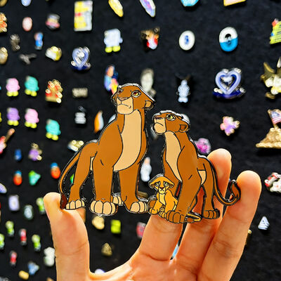 ซื้อ เข็มกลัดเคลือบอีนาเมลสั่งทำพิเศษ – ผิวสัมผัสนุ่ม/แข็ง พร้อมกลิตเตอร์และการพิมพ์ UV – เข็มกลัดลายการ์ตูนอนิเมะน่ารัก online manufacture