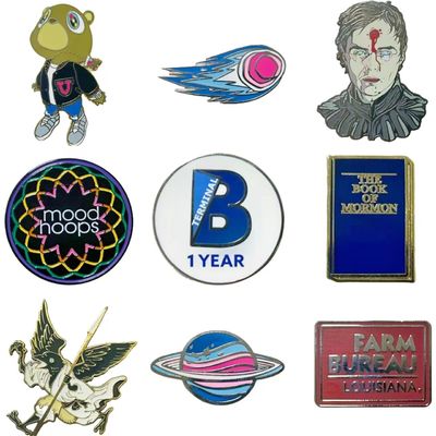 ไม่มีสัญลักษณ์ขั้นต่ํา Custom Logo โลหะ Lapel Pin Badge Brooch แข็งอ่อนนุ่มเอ็มเนม pin สําหรับการติดตั้งของที่ระลึก