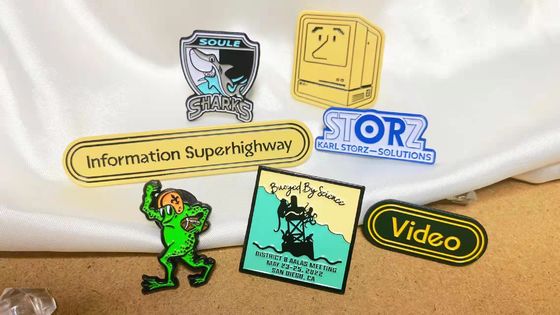 โลหะ 1.5in เนื้ออ่อนเอ็มเมล Lapel Pins แบจโลหะ Hard Custom โลหะ Pin แบจ