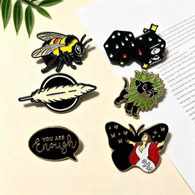 ราคาดี โรงงานโดยตรงที่กำหนดเองอะนิเมะเกม Merch ทองเข็มกลัดโลหะ Hard Enamel Pin พิมพ์ UV โมเดิร์นเคลือบ Pins ออนไลน์