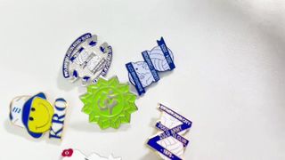 หมุดเคลือบแบบกำหนดเองทำให้แบรนด์ของคุณ